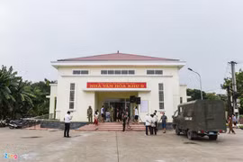 Xử lưu động chủ quán nhắng nướng làm nhục thực khách