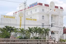 Lấn chiếm đất xây khách sạn vẫn được cấp sổ đỏ