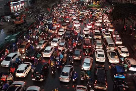 Kỹ năng lái xe ô tô thoát khỏi giờ cao điểm an toàn và nhanh gọn