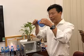 Có nên khử khuẩn khẩu trang bằng lò vi sóng?