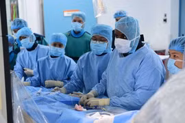 Bệnh viện FV điều trị thành công ca bệnh phình động mạch não bằng phương pháp can thiệp nội mạch.