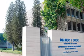 Bộ Giáo dục đề nghị Bộ Y tế vào cuộc vụ tăng học phí gấp 5 