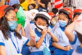 Phát động chương trình trao tặng mũ bảo hiểm cho học sinh lớp Một toàn quốc năm học 2020 - 2021