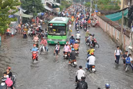 Triều cường dâng cao vào tháng cuối năm
