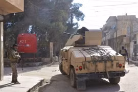 Video: Cuộc chiến ác liệt của dân quân người Kurd với IS trong thành phố al-Hasakah