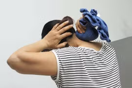 Xoa bóp trị vẹo cổ