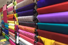 Mẹo giữ trang phục lụa luôn như mới