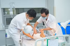 Lần đầu tiên Việt Nam nối thành công 2 cẳng chân bị đứt rời