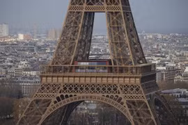 72 nữ khoa học gia được vinh danh trên Tháp Eiffel sau 130 năm