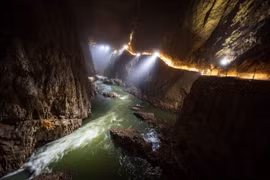 Điều gì ẩn giấu bên dưới dòng sông biến mất ở Slovenia?