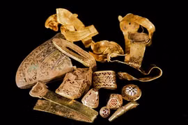 Kho vàng Anglo-Saxon khổng lồ hé lộ bí ẩn lịch sử nước Anh