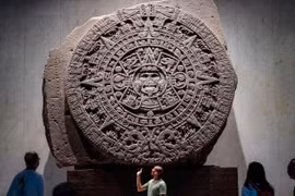 Hơn 20 tấn đá và những vòng ký hiệu kỳ bí của nền văn minh Aztec