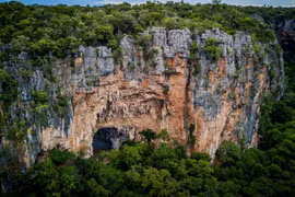 Đột nhập “nhà nguyện của người tiền sử” giữa rừng rậm Brazil 