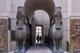 Bò mặt người Lamassu – vệ thần khổng lồ canh giữ quyền lực của đế chế Assyria