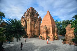 Di tích quốc gia đặc biệt tháp Bà Ponagar 