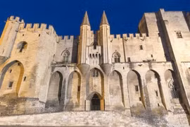 Chiêm ngưỡng cung điện Gothic lớn nhất châu Âu, nơi ở của 7 đời Giáo hoàng 