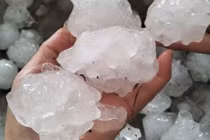 Mưa đá lớn gây thiệt hại tại các xã miền núi Nghệ An ngày 3/5
