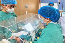 Bé gái sơ sinh thoát di chứng thần kinh nhờ điều trị kịp thời tăng bilirubin máu