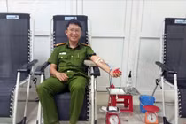 Trung tá công an vượt hơn 40 km hiến máu cứu bé gái 12 tuổi nguy kịch