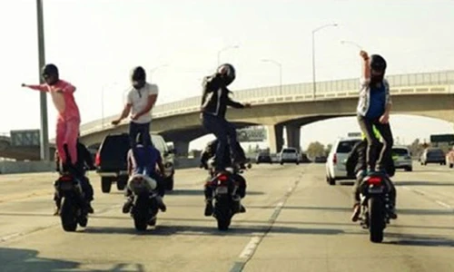 Phát cuồng với vũ điệu Harlem Shake trên môtô PKL