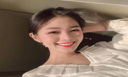  Cô gái Hàn Quốc chỉ cười thôi là khiến “tim dân mạng đứt phanh“