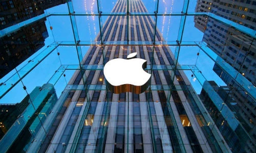 Những lùm xùm khiến Apple đứng ngồi không yên