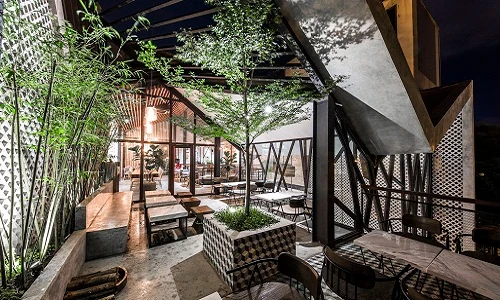 Quán cà phê khung thép ngập sắc xanh ở Hà Nội