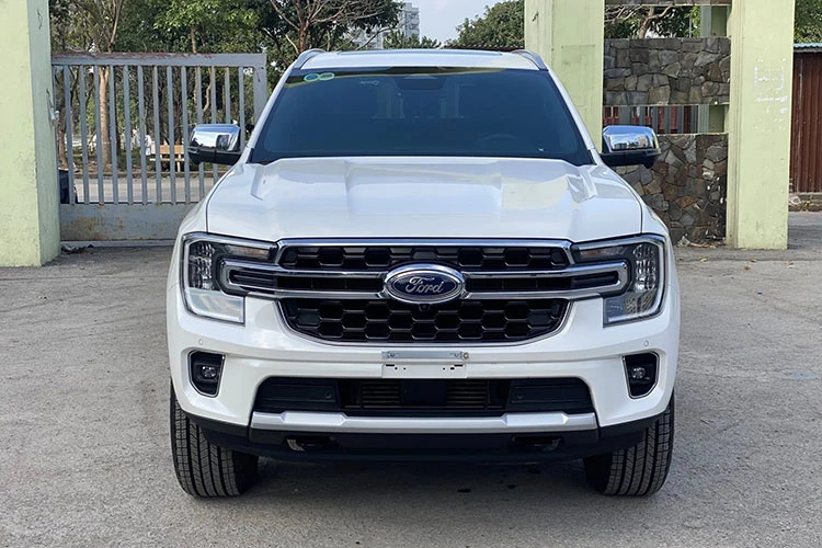 Ford Everest Titanium 2023 bán 1 tỷ tại Hà Nội, giá có hời?