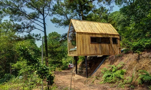 Nhà gỗ tiện nghi ở ngoại thành Hà Nội gây choáng báo Tây