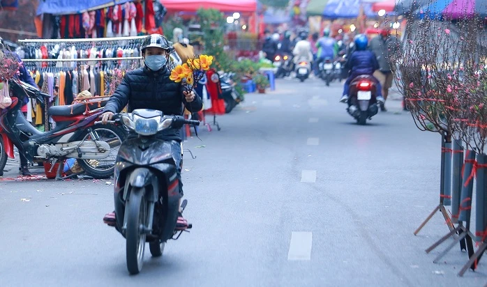 Chợ hoa Tết Tân Sửu vắng bóng người mua