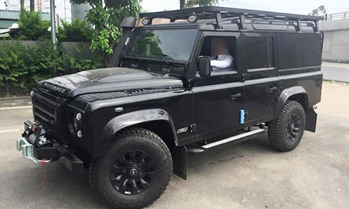 Land Rover Defender "hàng hiếm" giá 2,8 tỷ tại Hà Nội