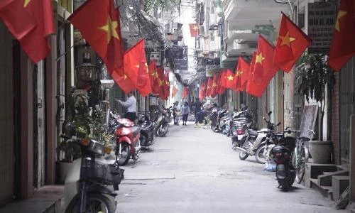 Chiều 30 Tết, ngắm phố phường Hà Nội bình yên đến lạ
