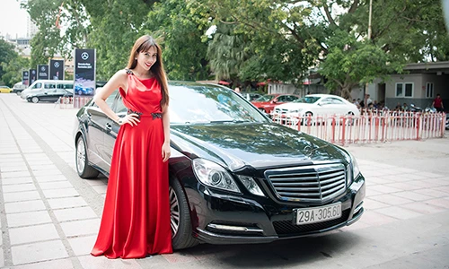 Lưu Hương Giang "cưỡi" xe sang Mercedes-Benz E200 tiền tỷ 