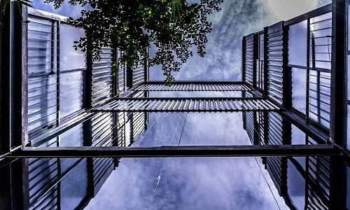 Biệt thự khung sắt hiếm thấy giữa Sài Gòn đẹp lộng lẫy trên báo Tây