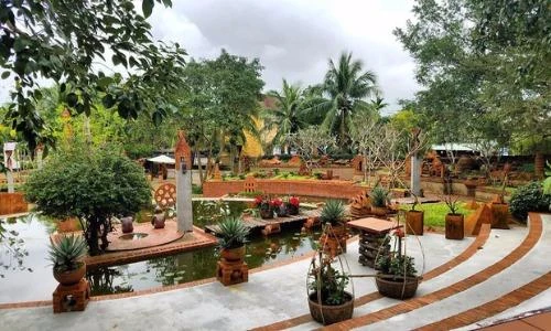 Đến Hội An, các bạn trẻ nhớ ghé công viên gốm hoành tráng