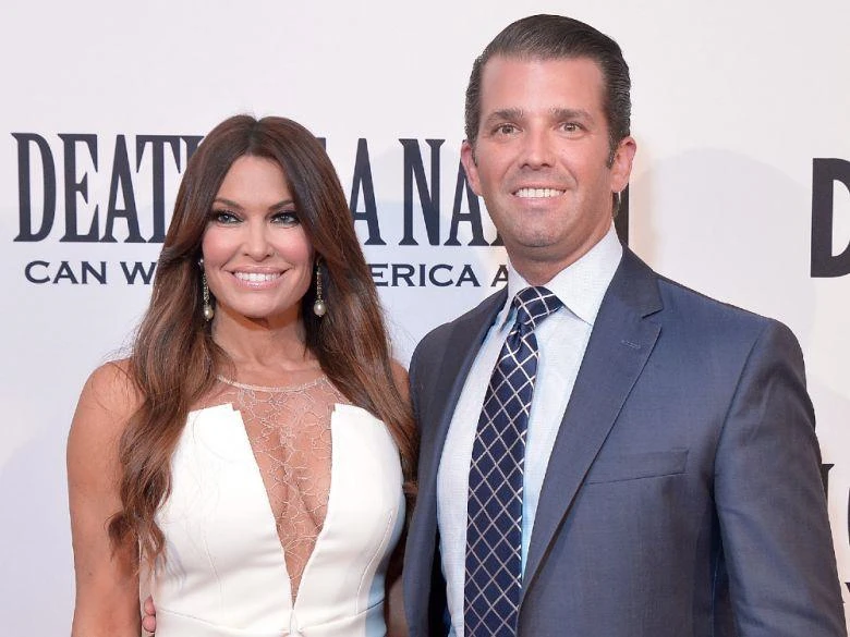"Đột nhập" biệt thự xa hoa con trai ông Trump mới mua với bạn gái