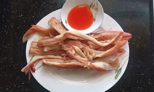 Nhà giàu săn thịt cua hun khói Nga tiền triệu ăn Tết
