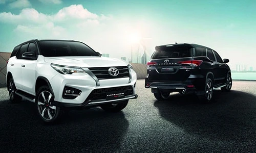 “Soi” Toyota Fortuner TRD Sportivo mới giá từ 1,19 tỷ