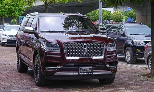 Đại gia Hà Tĩnh tậu xe sang Lincoln Navigator gần 10 tỷ