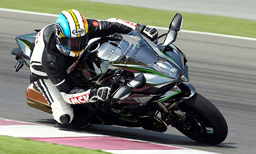 Trải nghiệm sức mạnh siêu môtô Kawasaki Ninja H2R
