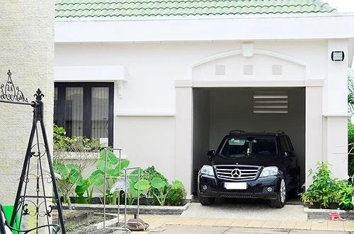 Nữ hoàng cát xê Việt Trinh thu 30 cây vàng/vai diễn sở hữu biệt thự khủng cỡ nào?