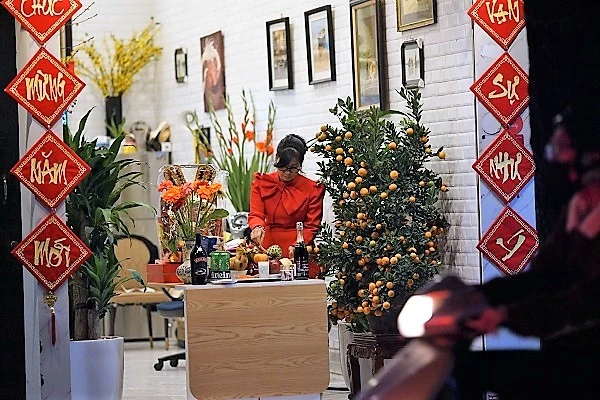 Người Hà Nội lặng lẽ đón giao thừa không tiếng pháo