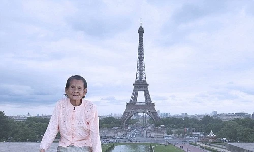 Nhiếp ảnh gia Thái Lan đưa mẹ đi du lịch bằng photoshop