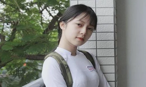 Nữ sinh Đà Nẵng mặc áo dài trắng đẹp tinh khôi trong ngày khai giảng