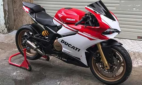 "Xế nổ Tàu" CF Moto 650NK độ siêu môtô Ducati 1299