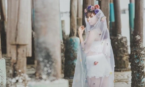 Hot girl Hà Min tung ảnh cưới gợi cảm với đại gia