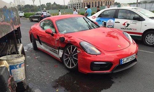 Lái thử, khách Việt đâm nát Porsche Cayman GTS 4,76 tỷ