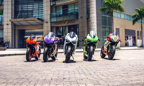 Dàn Ducati Panigale “hàng độc” khoe sắc trong nắng Sài Gòn