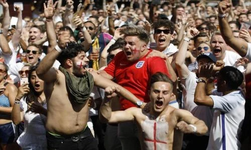 Ghi tên vào vòng bán kết World Cup, CĐV ĐT Anh ăn mừng tưng bừng