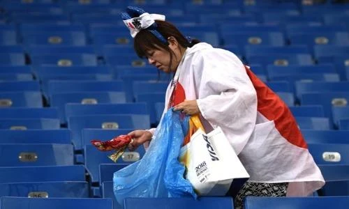 CĐV Nhật Bản giữ hình đẹp cho châu Á tại World Cup 2018